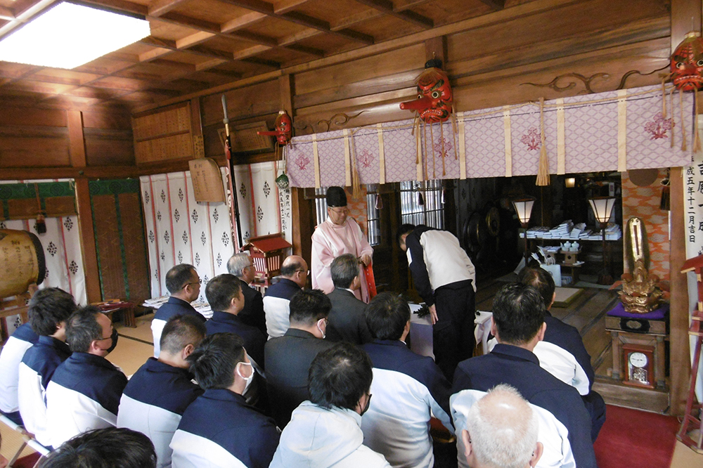諏訪神社にて新年式を執り行いました